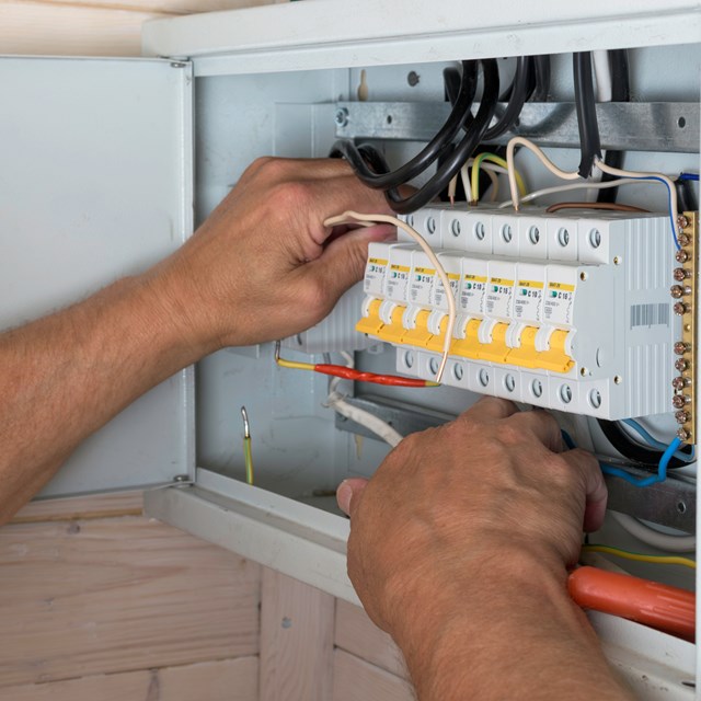 Reparamos averías en cuadros eléctricos e iluminación